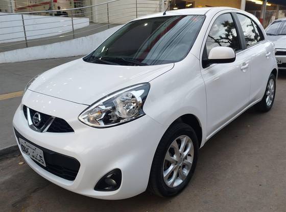NISSAN MARCH 1.6 SV 16V FLEXSTART 4P XTRONIC NISSAN MARCH 1.6 SV 16V FLEXSTART 4P XTRONIC